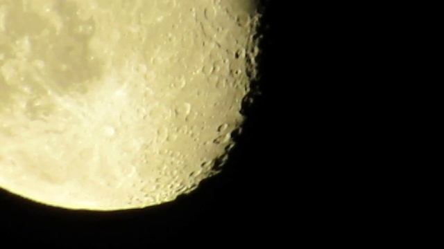 Canon PowerShot SX50 HS - La lune de près !