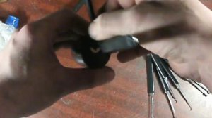 Вскрытие велосипедного троса отмычкой за 3 секунды.