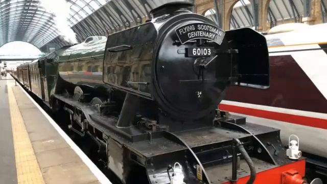 Footage of Flying Scotsman crash with Royal at Aviemore Station in Scottish Highlands | Steam Train смотреть онлайн