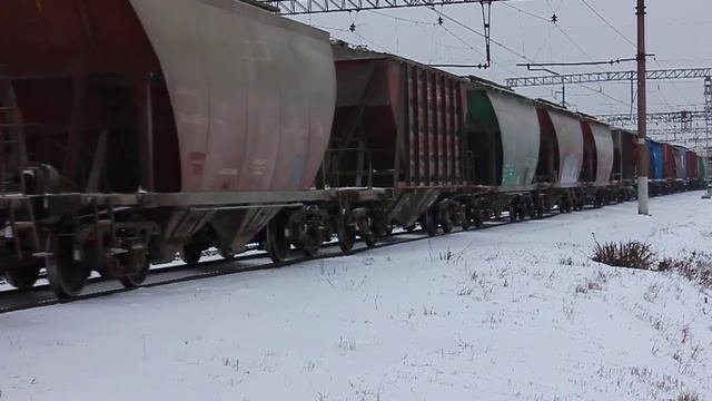 2ЭС4К-090 (РЖД/Окт, ТЧ-21 Волховстрой) с грузовым поездом затягивается по прибытии на ст. Шушары смотреть онлайн