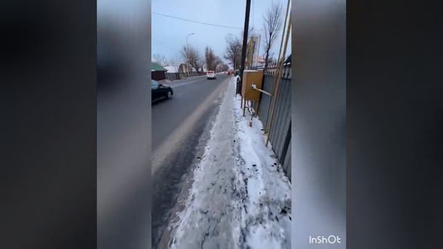 Самый узкий тротуар в мире находится в Талдыкоргане😝 смотреть онлайн