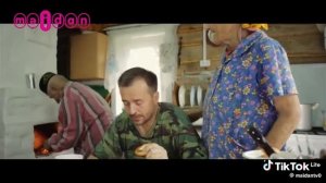 перевод с Татарского ; бабушка? говорит ?внуку женись сноху надо ???хоть на певице Гузель ?♀️?????