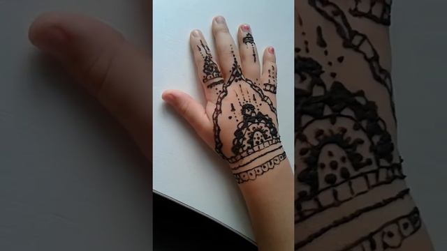 Мехенди на детской ручке?????? смотреть онлайн