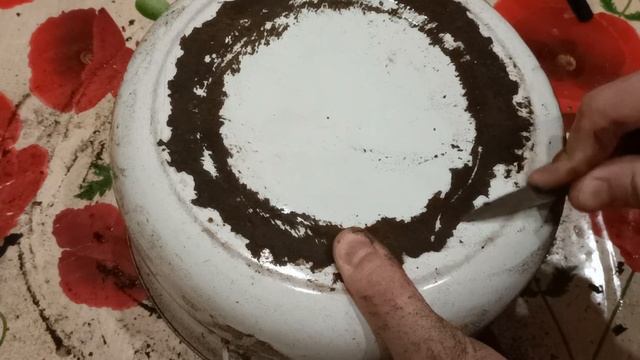 Как очистить дно кастрюли от нагара смотреть онлайн