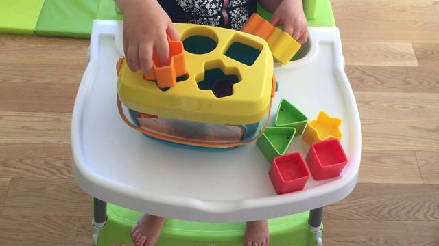 18-month-old playing with Baby's First Blocks by Fisher Price, Shape Sorting Toy смотреть онлайн