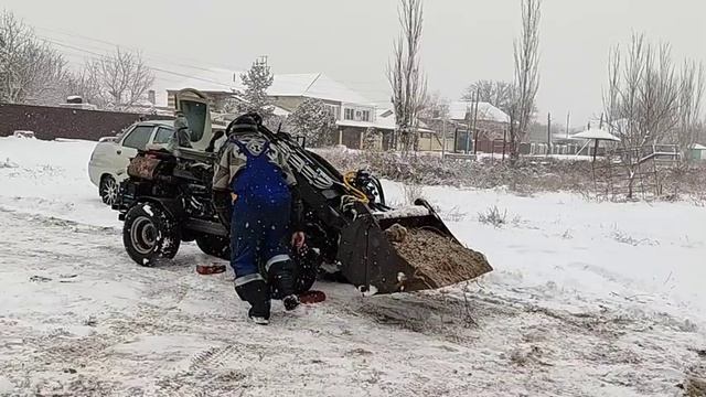 А ваш погрузчик сможет так? Мини погрузчик,мини тест. смотреть онлайн