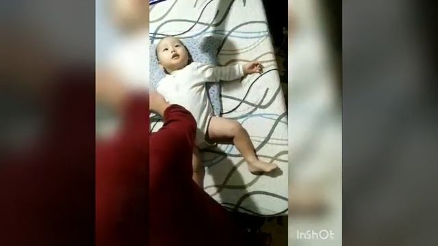 Упражнение  на  мяче для укрепления  мышц живота  и спины а также  нижней конечности для детей .