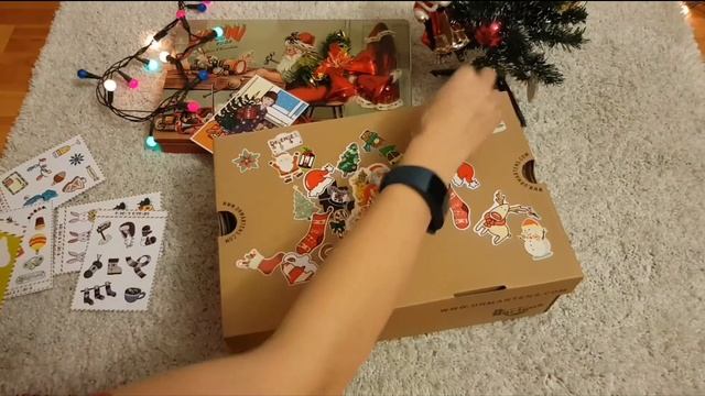 Стикербомбинг с новогодней тематикой.