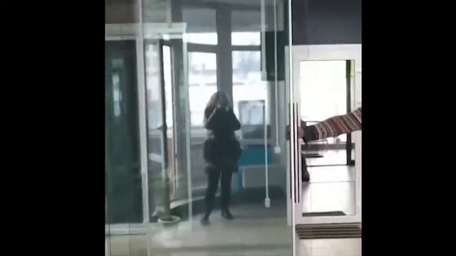 Раздвижная цельностеклянная раздвижка SLIDING SLIM смотреть онлайн