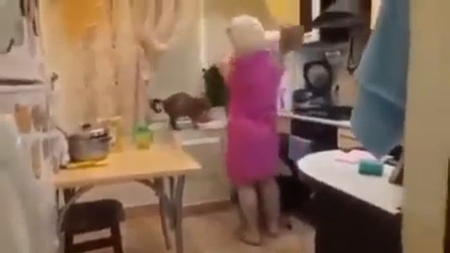 Неугомонный ребенок познает мир смотреть онлайн