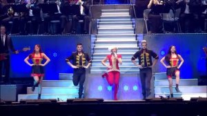 Немка  Елена Фишер исполняет русские и украинские песни.