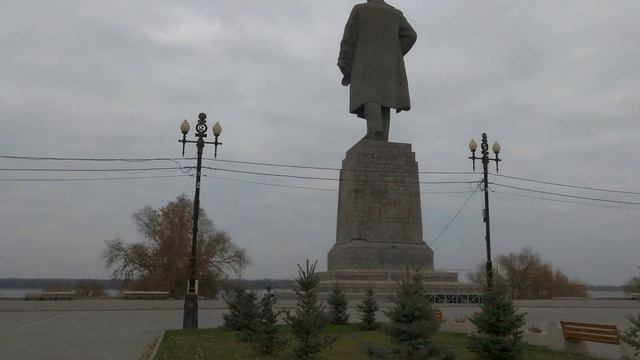 Самая высокая в мире статуя Ленина В.И. Красноармейский район Волгограда на набережной реки Волги