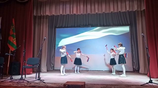 Танцевальная группа "Сладкоежки" - Танец с флагами смотреть онлайн