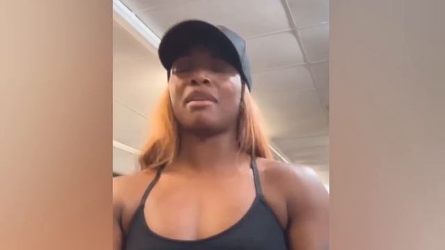 Claressa Shields gets DROPPED then pulls KNIFE on Male Boxer смотреть онлайн