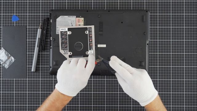 Установка SSD через Optibay в MSI A6200 смотреть онлайн