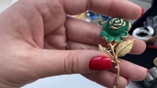 #4 Вторая часть лота с брошами смотреть онлайн