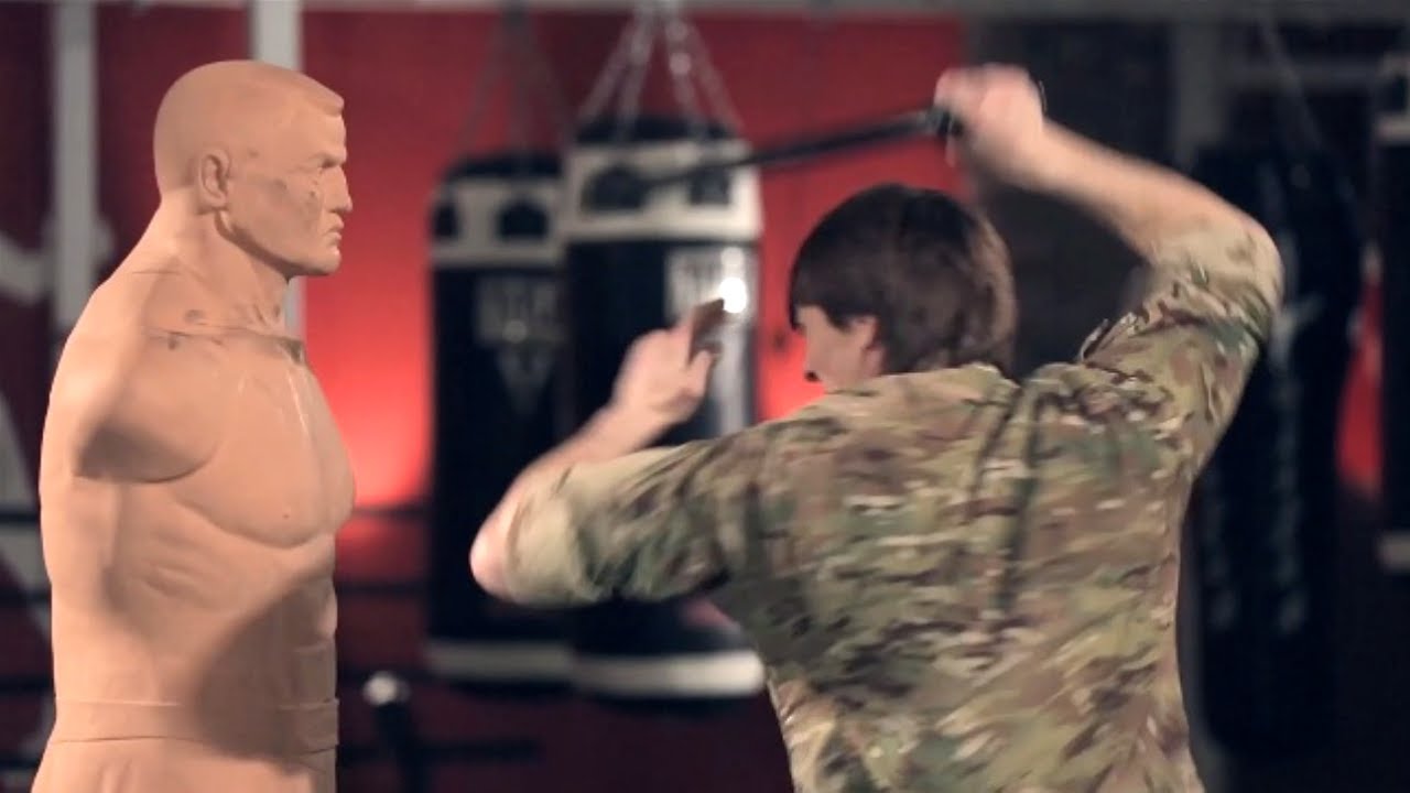 Самые ОПАСНЫЕ УДАРЫ! На что способна полицейская ДУБИНКА? смотреть онлайн