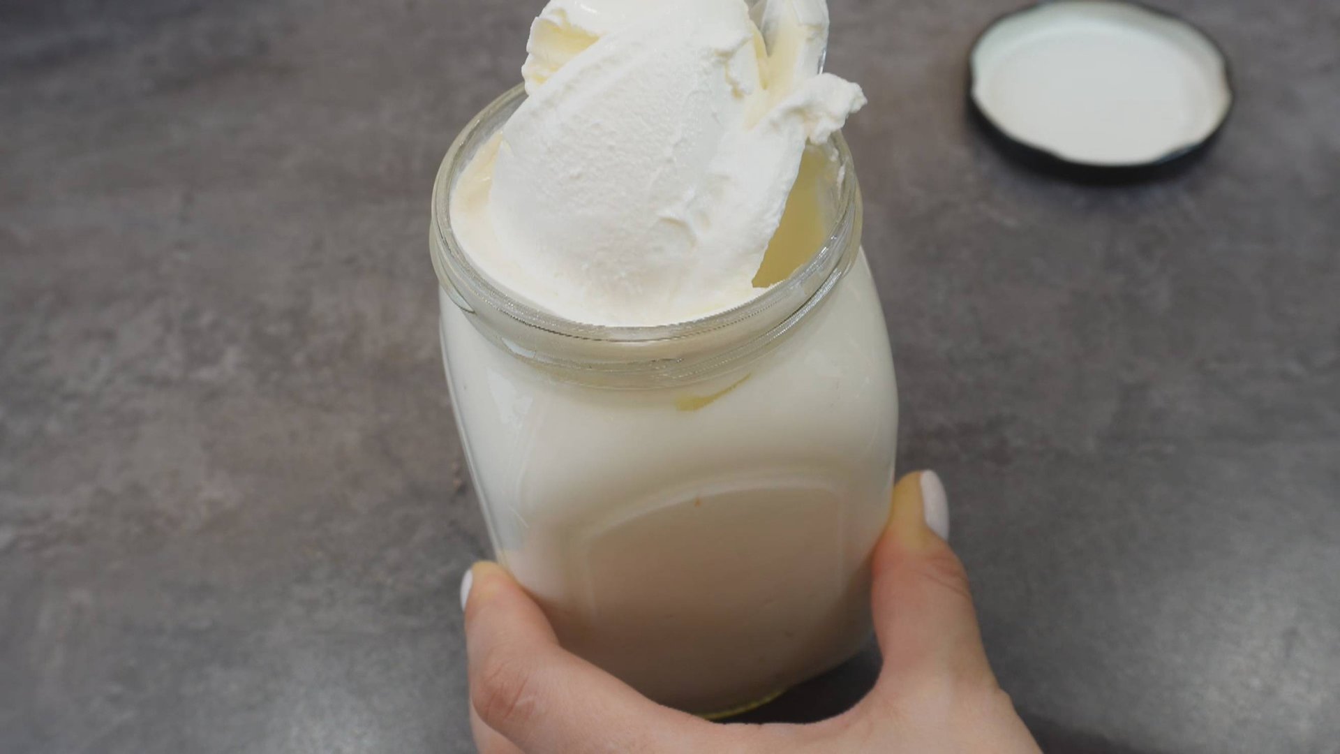 Сметану в магазине больше не покупаю, смотрите как просто ее сделать дома смотреть онлайн