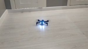 квадрокоптер уводит в сторону.