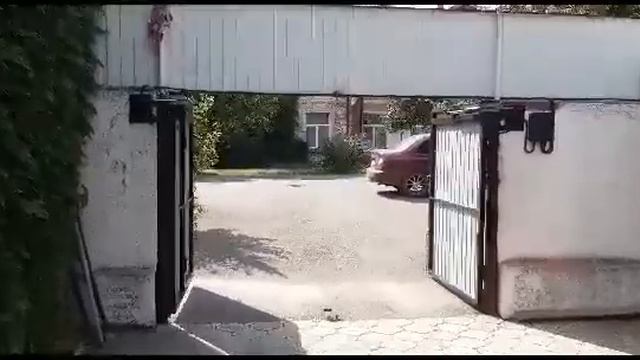 Распашные ворота, заполнение профлист, автоматика сверху смотреть онлайн