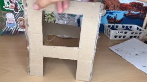 Как сделать картонный автомат с игрушками ?