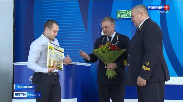 Достойная награда за труд. Передовиков угольного производства поощрили денежными премиями смотреть онлайн