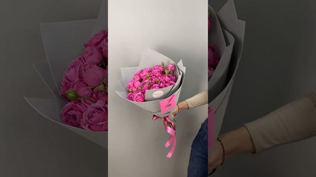 Яркий букет с пионовидной розой смотреть онлайн