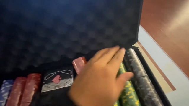 UNBOXING The Ultimate Poker Set смотреть онлайн