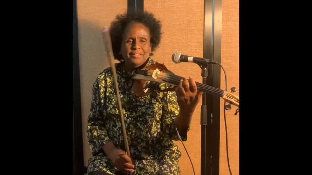 Play it Back with violinist & singer Nicole Yarling (Pt2 of 2) смотреть онлайн