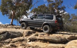 НА КАМНЯХ Мицубиси паджеро спорт 1
ВНЕДОРОЖНИК