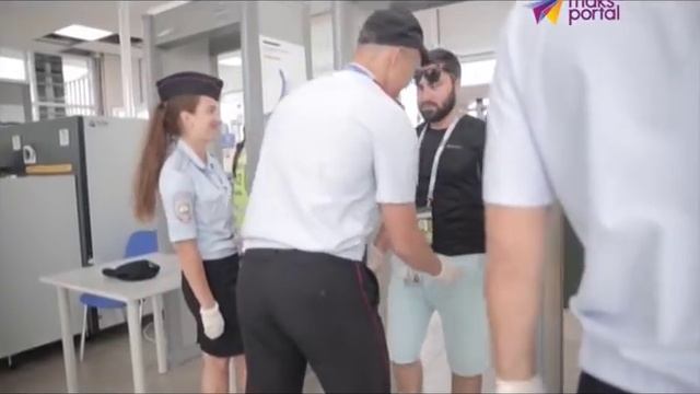 Девушки-полицейские следят за безопасностью Кубка Конфедераций смотреть онлайн