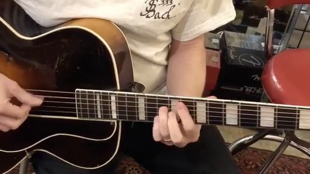 White Christmas played on a 1931 Gibson L-5 смотреть онлайн