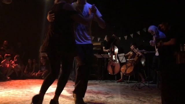 Milonga Sísmica 2019: Arde la pista con Sísmico Tango смотреть онлайн