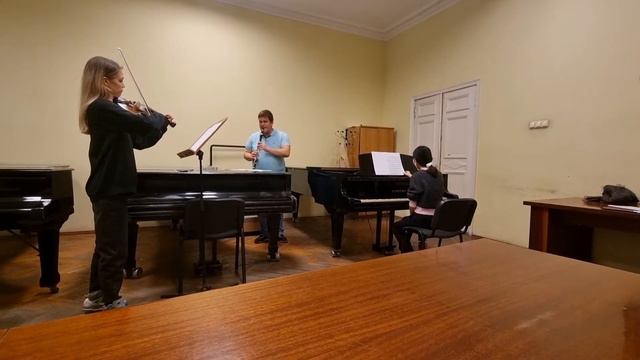 Д. Мійо - Сюїта для кларнета, скрипки та фортепіано ор. 157
