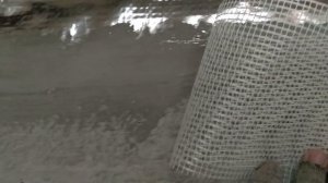 Герметичное приклеивание пароизоляции к стене