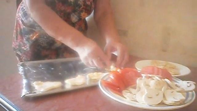 Куриные отбивные с грибами и помидорами смотреть онлайн