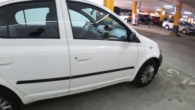 Toyota Yaris I 1.0 MT (68 л.с.) 2001 смотреть онлайн