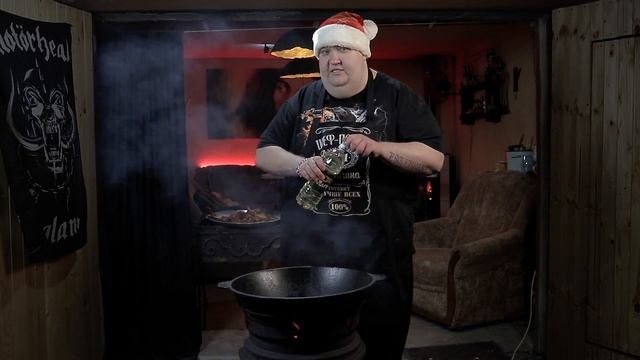 Куриные крылья в казане на костре с хрустящей корочкой смотреть онлайн