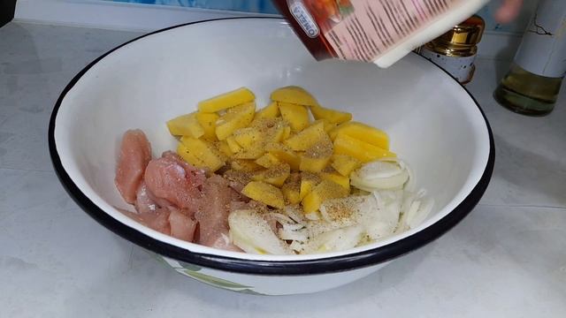 5 минут времени вам понадобится для этого вкусного ужина. Куриная грудка с картошкой. смотреть онлайн