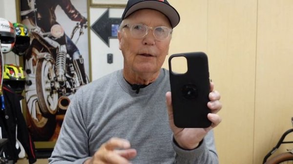 Side by side comparison, SP Connect Vs  Quadlock   4K