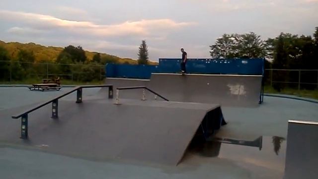 Mat (McFly) Maturo board slide gilford skate park смотреть онлайн