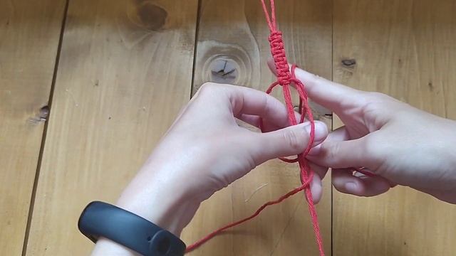 ПРОСТОЙ БРАСЛЕТ ИЗ НИТОК смотреть онлайн