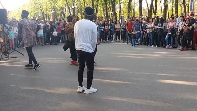 Танцы в Парке Горького смотреть онлайн