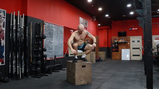 Перепрыгивания через тумбу со сшагиванием | Демонстрация смотреть онлайн