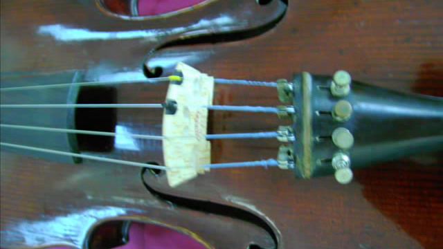 Stradivarius - To Be, Or Not To Be.
