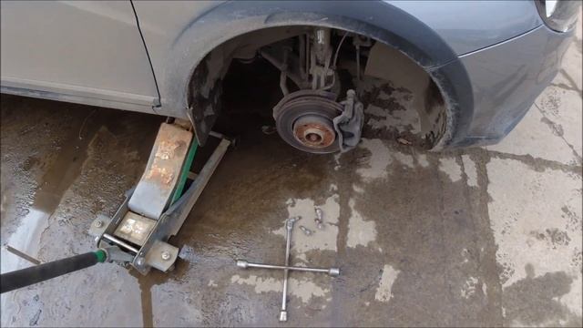 Lada Vesta Sw Cross еду менять резину.. что случилось?