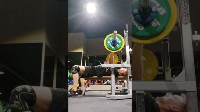 Объем. 1-й этап 1-неделя Д2. Жим лежа на брусок 75кг смотреть онлайн