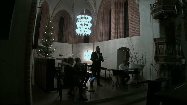 Baritoni Henri Jussila & Trio Isiemme Pojat - Mökit nukkuu lumiset смотреть онлайн