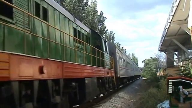 Тепловоз ЧМЭ3-3767 с пригородным поездом сообщением Керчь - Феодосия смотреть онлайн