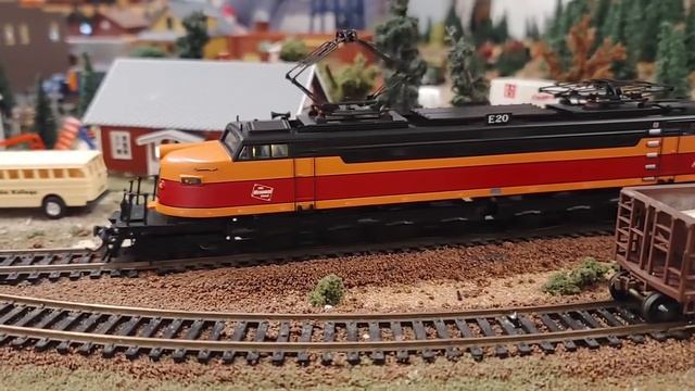 "Маленький Джо" Стендовая модель электровоза смотреть онлайн